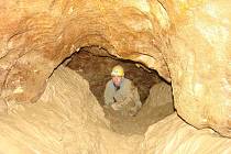 Pět jeskyňářů ze speleologické skupiny Křtinské údolí objevilo v jeskyni Výpustek nové prostory.