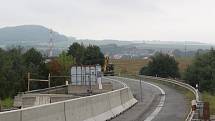 Kvůli opravovanému mostu na silnici I/43 musí řidiči jezdit přes Černou Horu.