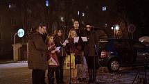 V Blansku se koledy zpívaly na Rožmitálově ulici. Lidé si je notovali se zpěváky ze sboru Martini Band. 