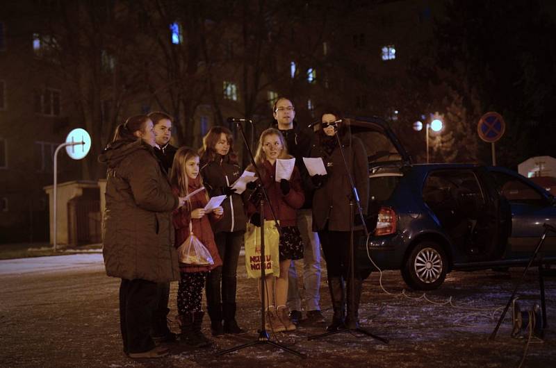 V Blansku se koledy zpívaly na Rožmitálově ulici. Lidé si je notovali se zpěváky ze sboru Martini Band. 