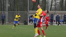 Fotbalisté Zlína (ve žlutých dresech) v prvním letošním zimním přípravném zápase přehráli druholigové Blansko 4:1.