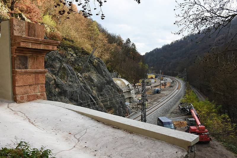 Rekonstrukce železničního koridoru mezi Brnem a Blanskem pokračuje podle plánu. Vlaky tam začnou po roční výluce opět jezdit od 11. prosince.