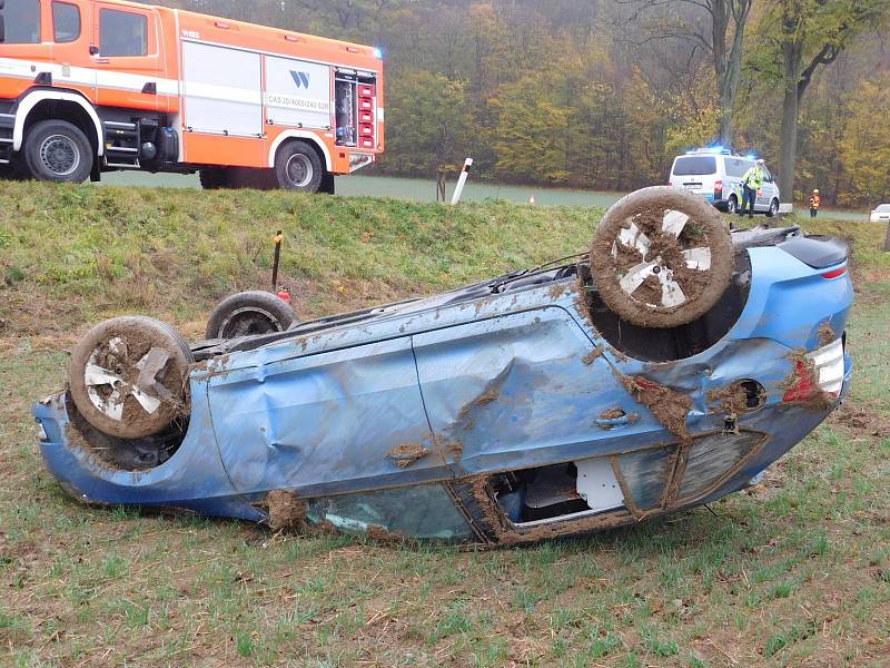 U Lažánek bouralo osobní auto.