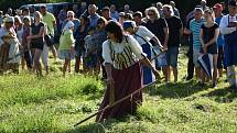 Kloboučské bratrstvo pořádalo už po dvanácté sečení otav. Soutěžilo jedenáct mužů, pět žen a dva junioři.