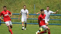 Fotbalisté Blanska (červené dresy) v přípravném utkání porazili na vlastním trávníku MFK Vyškov 2:0.