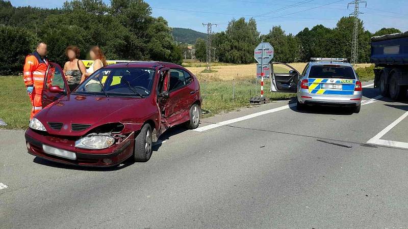 Při nehodě u Ráječka se zranili čtyři lidé.