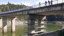 Upuštěná přehrada Křetínka láká i hledače s detektory.