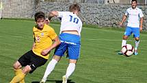 Souboj nováčků Moravskoslezské fotbalové ligy v Rosicích vyhráli domácí (žluté dresy). Gólem Malaty porazili Blansko 1:0.