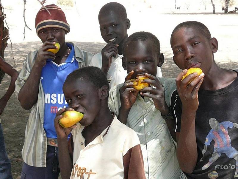 „SE SVÝMI“ KLUKY. Jan Štěpán Musil se v Súdánu staral o čtyřicet chlapců z ulice.