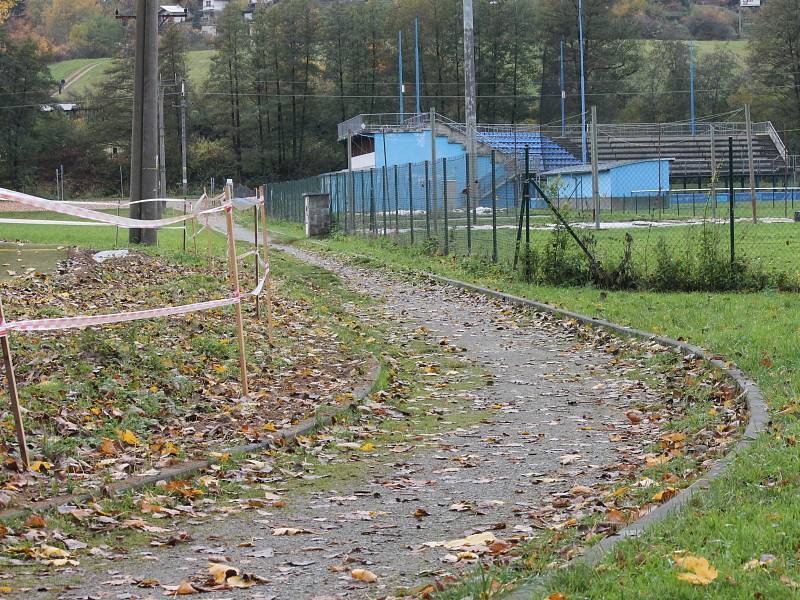 Okolí baseballového stadionu v Blansku je pro bruslaře in. Tamní cyklostezku nově propojí asfaltová cesta. Vznikne tak okruh. 