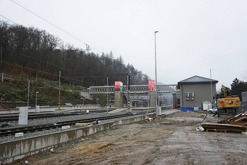 Proměna nádraží v Adamově na Blanensku při rekonstrukci železničního koridoru Brno - Blansko.