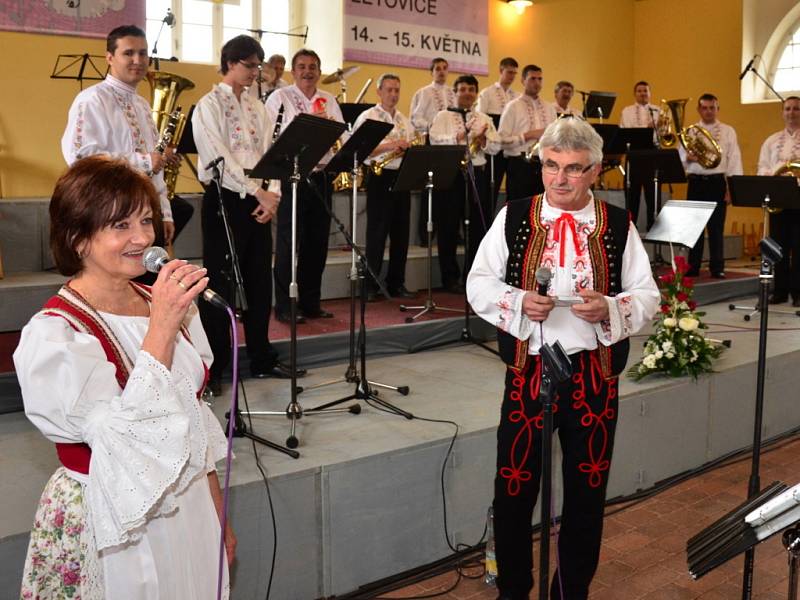 Letovičtí ve spolupráci s orchestry Višegradské čtyřky pořádají v květnu druhý ročník Mezinárodního festivalu dechových orchestrů. Vystoupí na něm sedmadvacet orchestrů a zhruba tisícovka muzikantů. Na snímcích vystoupení z loňského ročníku.