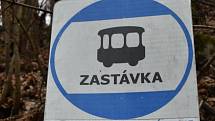 Výluková zastávka Babice nad Svitavou. Řidiči autobusů tvrdí, že je na nebezpečném místě.