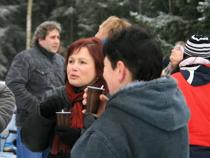 Rozhledna na kopci Podvrší u Veselice byla tradičně otevřená i na Silvestra.