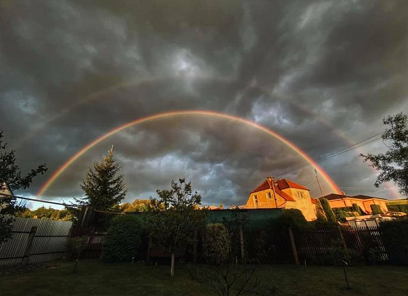 Čtenáři Blanenského deníku Rovnost fotografovali v pondělí na Blanensku a v okolí duhu. Poznáte, kde přesně?