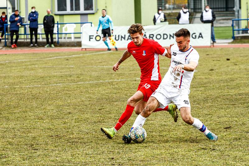 Blanenští fotbalisté (červená) remizovali na domácím hřišti s Líšní 0:0.