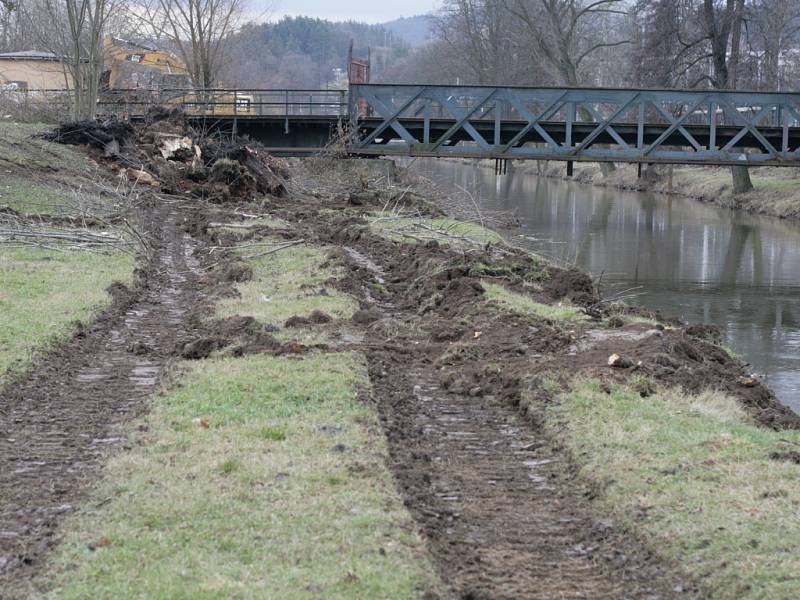 Upravují koryto řeky Svitavy