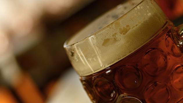 Mladistvá dvojice podle policie vypila v hospodě na Blanensku dohromady dvanáct piv.