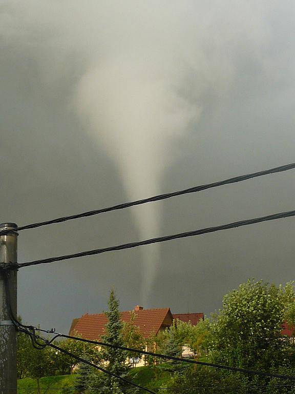 Olešnicí se v srpnu prohnalo tornádo.