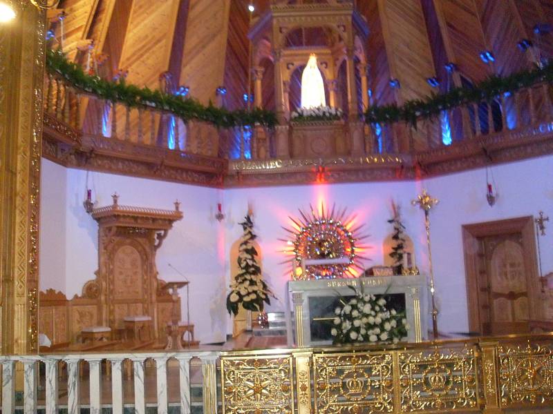 Vnitřek Sanktuária Panny Márie - všude byly vidět mistrovské práce řemeslníků.