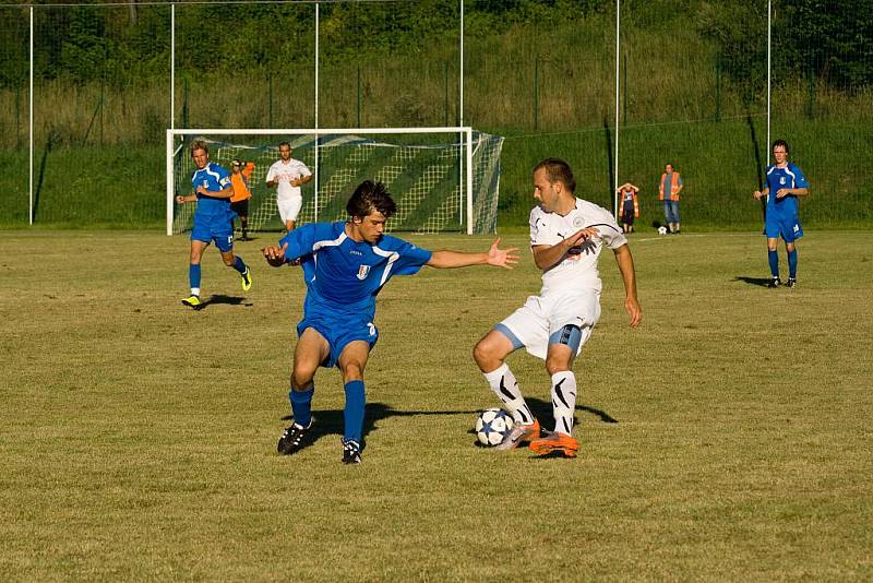 V sobotním utkání krajského přeboru si fotbalisté Aposu Blansko odbyli premiéru na nově zrekonstruovaném trávníku v Údolní ulici. Návrat na domácí půdu se jim vydařil na výbornou. Novosedly přehráli ve všech směrech a zaslouženě zvítězili 3:0.