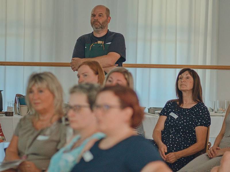 Do malebného prostředí blanenského statku v Klepačově zavítalo  bezmála šest desítek odborníků z řad poskytovatelů sociálních služeb napříč Českem.