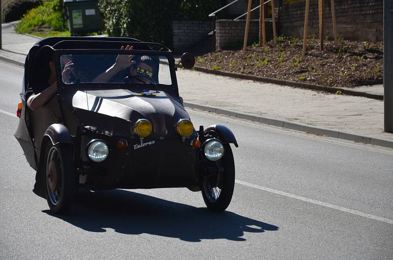 Řidiči legendárních tříkolových vozítek s plátěnou karoserií přijeli o víkendu do Boskovic na tradiční jarní sraz Velorexů. Již podvacáté. 