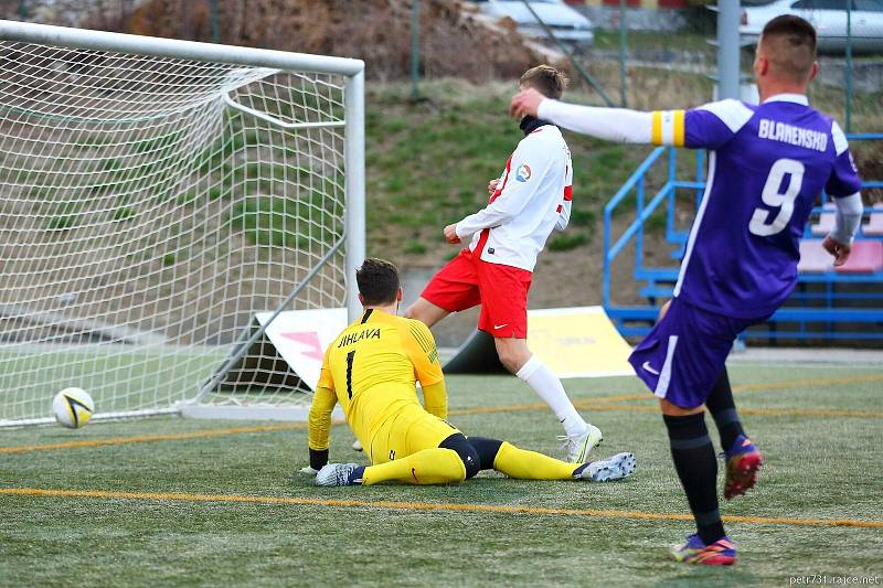 Blanensko (v modrém) porazilo na domácím hřišti Jihlavu vysoko 10:3.