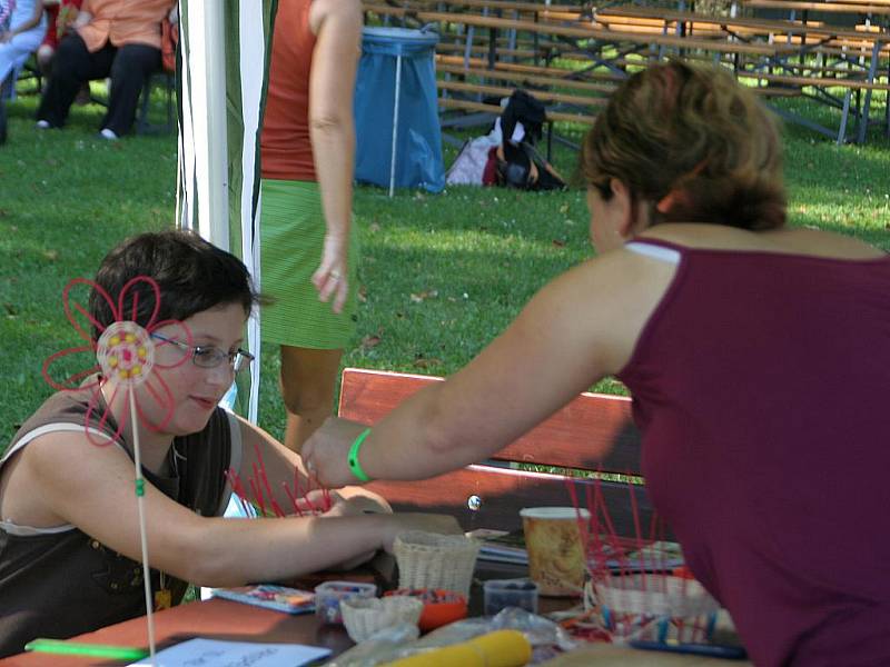 Festival 3 +1 v Letovicích lidem nabízí spojení neziskovek, hudby a rozmanitých dílniček. Letos se konal už po dvanácté.