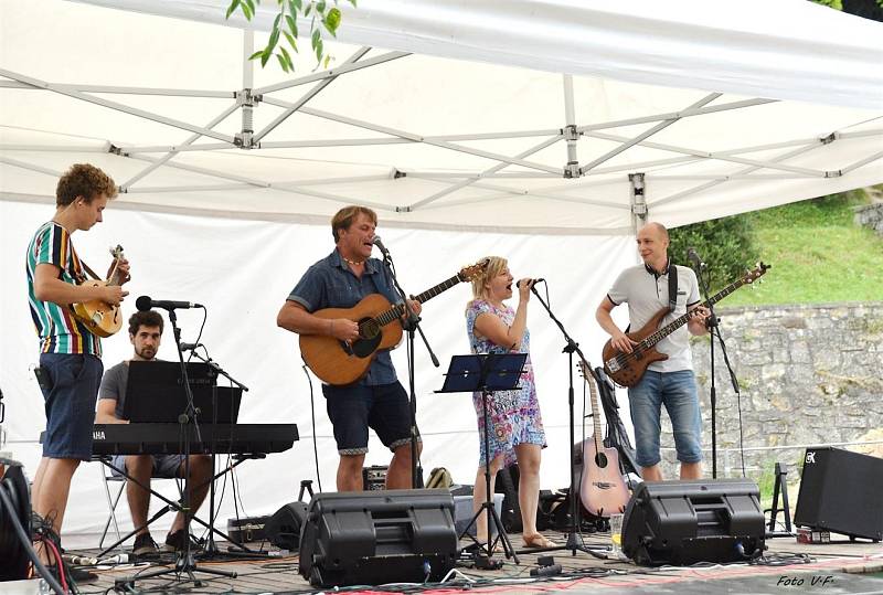 Promenádní koncert v Boskovicích. Hraje kapela Trní.