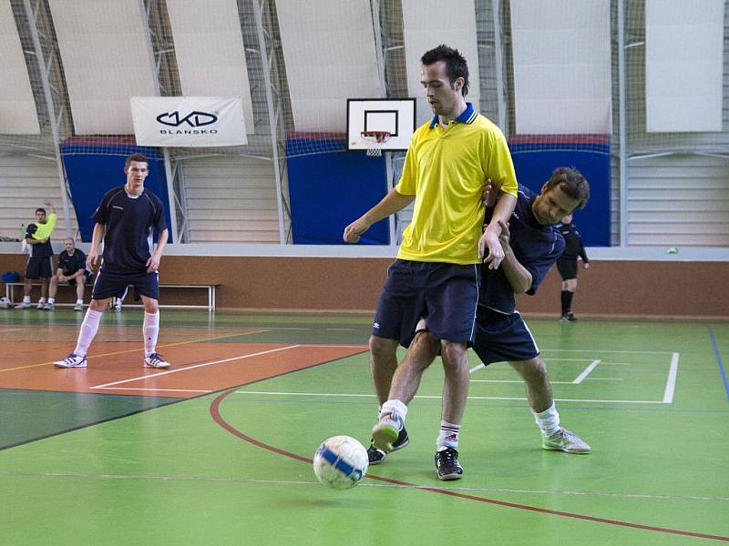 V hlavním turnaji si základními skupinami proklestilo cestu do čtvrtfinále osm nejlepších týmů. Ve vyřazovacích bojích nebyla nouze o překvapení. Obhájci loňského prvenství, FC Krásensko nestačili na Lazor Vyškov a prohráli 3:2.