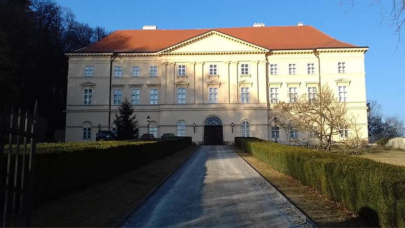 Hrad a zámek v Boskovicích tvoří neodmyslitelnou dominantu Boskovic. Mezi hradem a zámkem se nachází i areál letního kina a zámecký skleník.