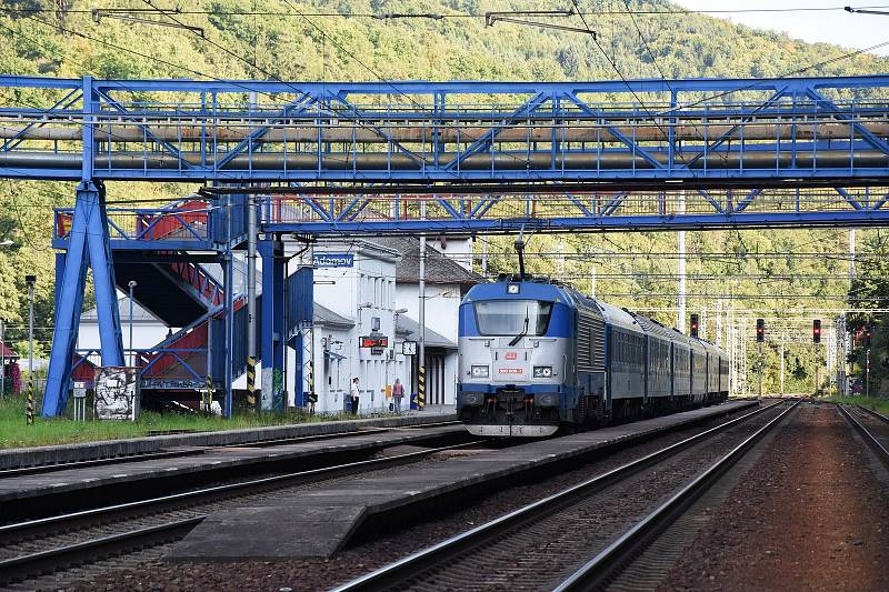 Proměna nádraží v Adamově na Blanensku při rekonstrukci železničního koridoru Brno - Blansko.