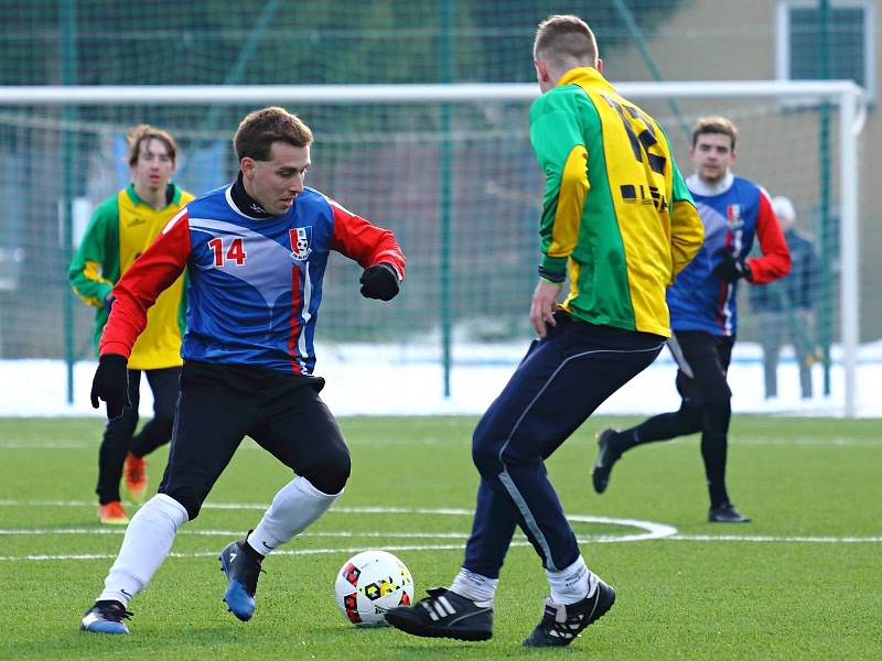 V prvním letošním přípravném utkání porazil FK Blansko (modré dresy) Olympii Ráječko 4:1.