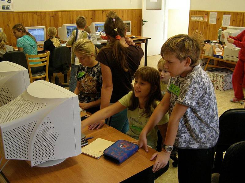 Základní škola Lipovec se proměnila v místo setkání žáků 6. ročníků škol Cirsia na akci Překročení Rubikonu. 
