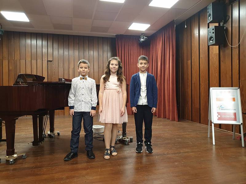 ZUŠ Jedovnice na soutěži v Olomouci reprezentovali tři žáci z pěveckého oddělení.