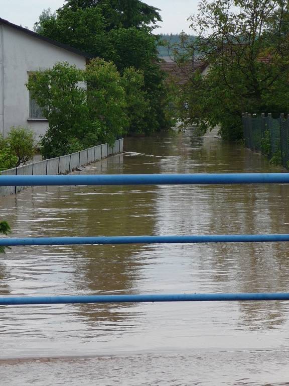 Tak to v Černovicích vypadalo při pondělní bleskové povodni. 