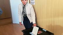 Boskovická starostaka Hana Nedomová hlasuje v komunálních volbách.