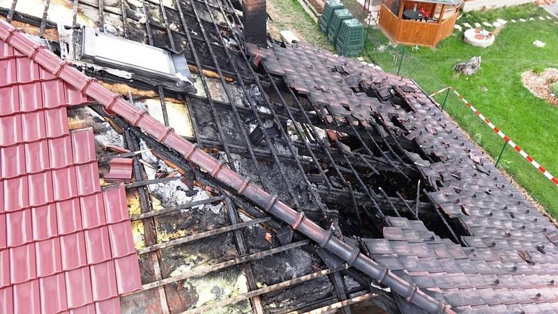 Požár poničil část novostavby rodinného domu v Habrůvce.