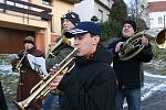 My tři králové jdeme k vám, štěstí, zdraví vinšujeme vám. Známá koleda zní v posledních dnech pod okny domů a před dveřmi řady domácností.