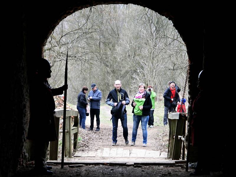 Nový hrad nedaleko Olomučan na Blanensku otevřel své brány. Turisty přilákal velikonoční jarmark.