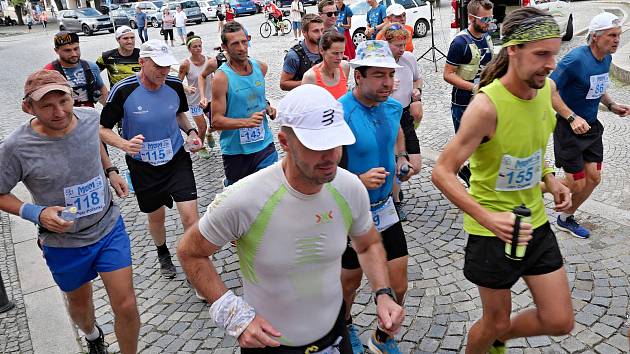 Druhá etapa jubilejního třicátého ročníku Moravského ultramaratonu odstartovala z Masarykova náměstí v Boskovicích.