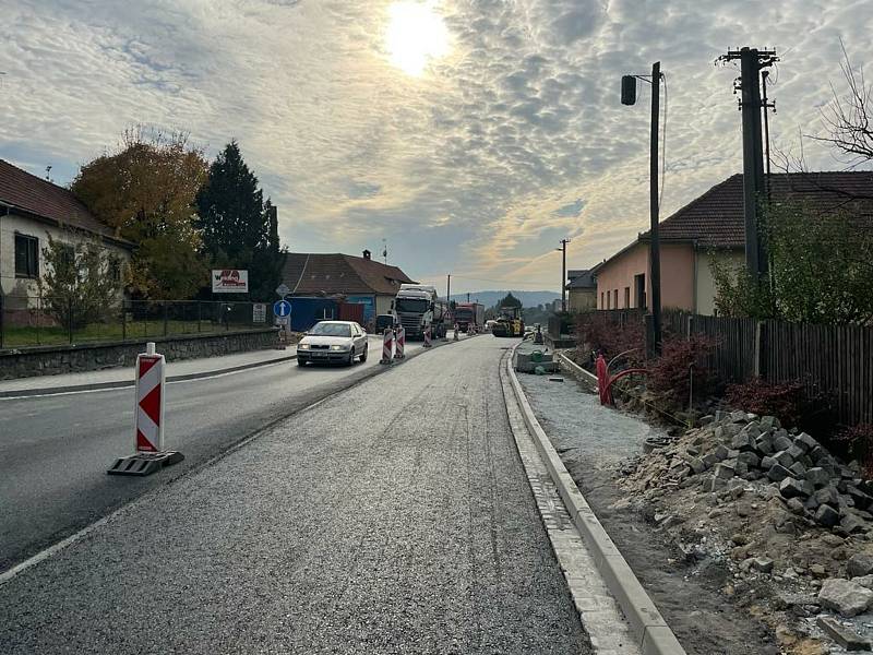 Uzavírka silnice I/43 a objízdná trasa přes Černou Horu skončí už 31. října.