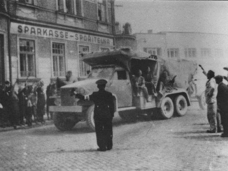 TĚŽKÁ TECHNIKA. Ulicemi Blanska projížděly v květnu 1945 tanky. 