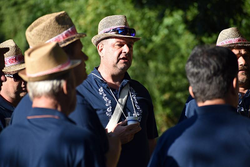 Kloboučské bratrstvo pořádalo už po dvanácté sečení otav. Soutěžilo jedenáct mužů, pět žen a dva junioři.