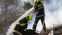 V Suchém Žlebu u obce Vilémovice na Blanensku hořela mýtina v prudkém srázu. Nedaleká rezervace Vývěry Punkvy byla v ohrožení. Požár lesa hasil i vrtulník.