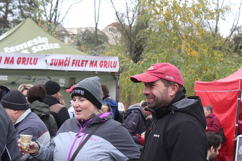 Výlov rybníka Olšovec přilákal do Jedovnic tisíce lidí.