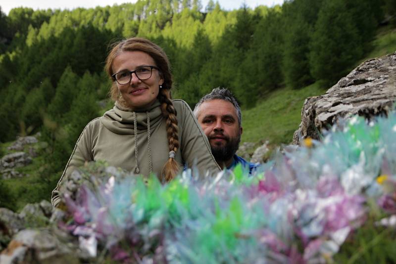 Vizuální umělci Hynek Skoták z Vilémovic na Blanensku a Tereza Holá z Brna svými společnými land artovými díly zanechali nedávno na mezinárodních přehlídkách ve Francii výraznou stopu.