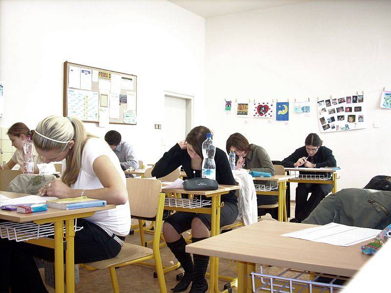 V úterý 8. dubna se studenti blanenského gymnázia vrhli do maturitních písemných zkoušek.