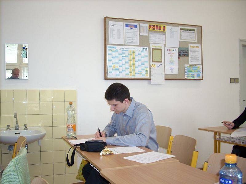 V úterý se studenti blanenského gymnázia vrhli do maturitních písemných zkoušek.